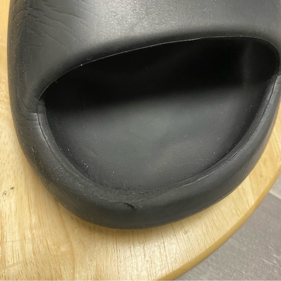 Adidas Yeezy Slides Onyx Black Mens Size 11 US HQ6448 - Picture 11 of 16